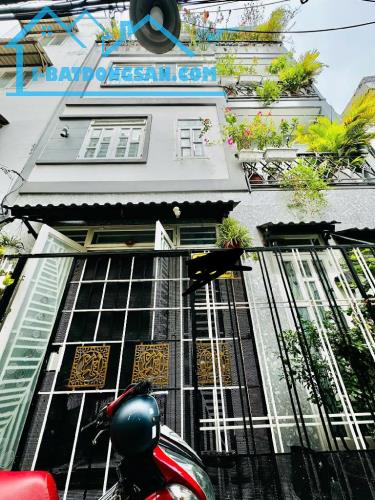 [Đầu tư đáng cân nhắc] BẤT ĐỘNG SẢN ĐẸP: NHÀ 4 TẦNG BTCT, 4 PHÒNG NGỦ, RỘNG 4M, HẺM 1/, 5
