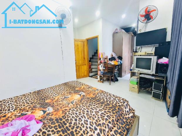 [Đầu tư đáng cân nhắc] BẤT ĐỘNG SẢN ĐẸP: NHÀ 4 TẦNG BTCT, 4 PHÒNG NGỦ, RỘNG 4M, HẺM 1/, 5 - 4