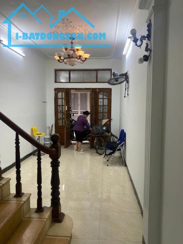 Cho thuê nhà nguyên căn Khương Đình, quận Thanh Xuân 40m x 4T, 4PN3VS  giá 12 triệu