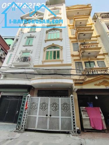 CỰC HIẾM - 1 MẶT PHỐ - 1 MẶT NGÕ 17 PHÒNG CHO THUÊ-BỒ ĐỀ -
LB -118M2 - 25 TỶ