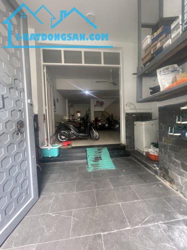 9 TỶ HƠN - NHÀ LÊ VĂN SỸ QUẬN 3 - CÁCH XE HƠI ĐỖ 15M - 65M2 16 PHÒNG -DÒNG TIỀN 55TR/THÁNG - 1