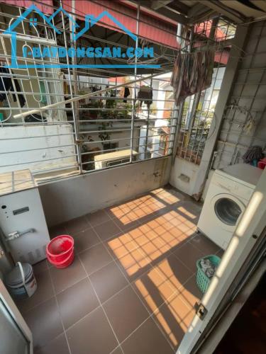 Bán Nhà phố Đội Cấn DT 21m x 4 Tầng MT 3m Giá 5,6x tỷ