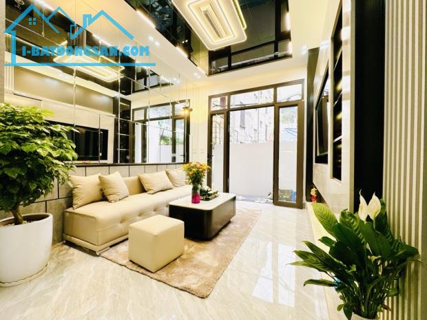 HIẾM - Ô TÔ ĐỖ GẦN NHÀ - NHÀ ĐẸP FULL NỘI THẤT - KIM GIANG -HOÀNG MAI 35m2 Chỉ 6.3tỷ - 2