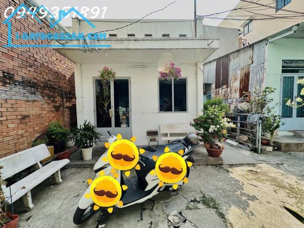 NHÀ MẶT PHỐ CẤP4 256M2 NGANG 5M SHR HOÀN CÔNG ĐỦ GIÁ 18,5 Tỷ - 2