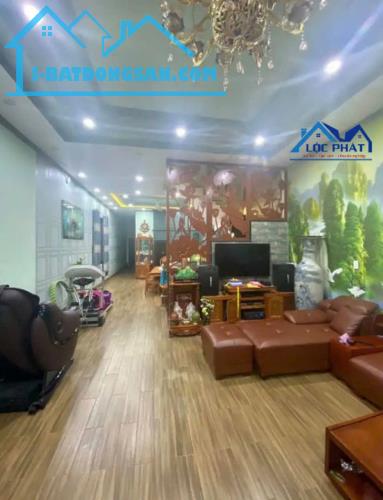 Bán nhà 3 lầu mái năng lượng mặt trời 172m2 giá 7,6 tỷ - 2