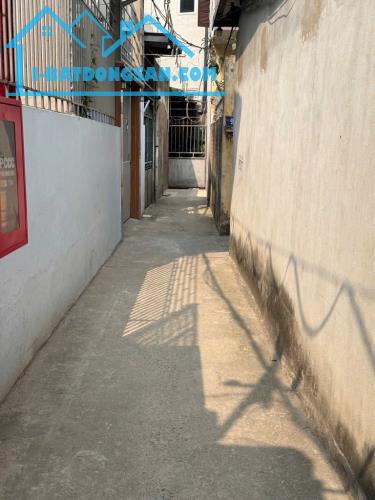 Bán đất tặng nhà. Khuôn tiền nhỏ xinh xinh