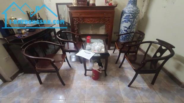 Bán đất tặng nhà. Khuôn tiền nhỏ xinh xinh - 1
