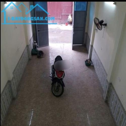 Cho thuê nhà làm CHDV, KD, ở  Bùi Xương Trạch, Thanh Xuân 50m x 3.5T, 4PN, ô tô giá 12tr