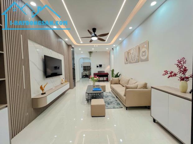 Nhà Phố Xuân Thuỷ Cầu Giấy 46m2+4T Ngõ ÔTô Giá 10.2Tỷ
