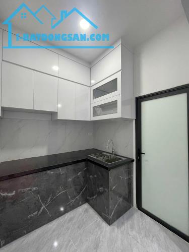 Chính chủ  cần bán căn hộ Tập Thể Thanh Xuân Bắc tầng 4 khu nhà E - Số 
410 ; sổ đỏ 18m2