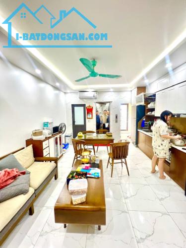 Nhà mặt phố Hoàng Hoa Thám 40m2 – 5T thang máy cực đẹp – MT4.4m kinh doanh sầm uất - 2