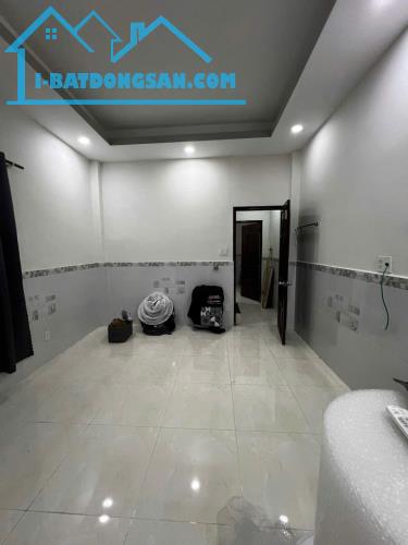 BÁN NHÀ HẺM XE HƠI QUẬN 11 VỊ TRÍ ĐẸP. 4Om. 4 TẦNG KHÔNG LỘ GIỚI 6.3 T - 2