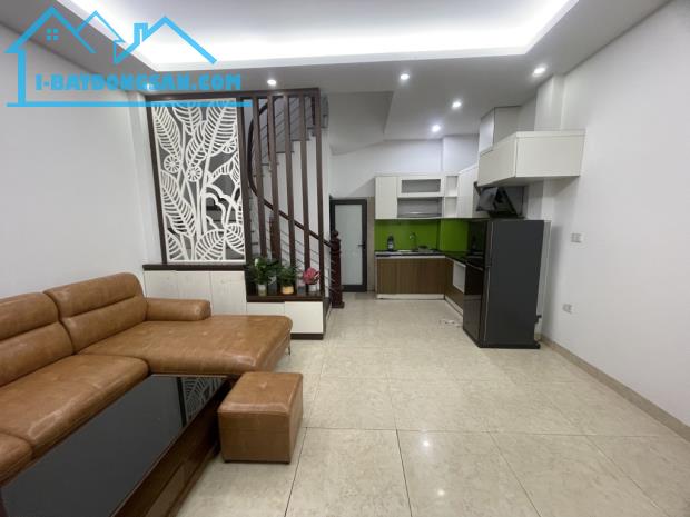 Hiếm NHÀ Ngọc Thụy 50m 5tầng giá 6tỷ 7 nhà dân xây