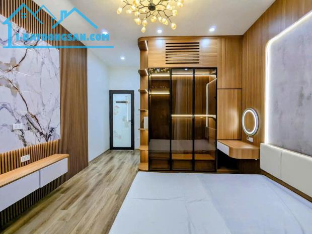 Bán Nhà Phố Mai Anh Tuấn 45m2 – Gara Ô Tô – 5 Tầng Đẹp Lung Linh – 14.6 Tỷ