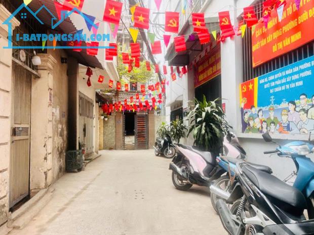HOT HIT HIẾM NHÀ BÁN - SIÊU PHẨM 5 TẦNG THUỴ KHUÊ - NHÀ ĐẸP GẦN PHỐ - DÂN XÂY 35M - 6,8 TỶ - 5
