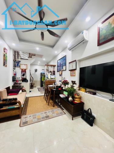 BÁN NHÀ HÀO NAM ĐỐNG ĐA 39m 4T Mt 4m GIÁ 8 TỶ NGÕ THÔNG 2 THOÁNG KINH DOANH. - 5