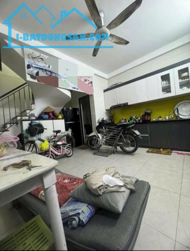 🗼 10M Ra Phố Hồng Mai 6,5 tỷ/ 26m2/5 tầng/ mt 4,5m - Trung Tâm Hai Bà Trưng.