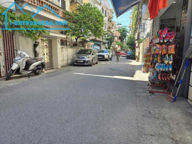 BÁN NHÀ LẠC LONG QUÂN, CẦU GIẤY, DT 30M TRUNG TÂM TÂY HỒ , NGÕ THÔNG , NHÀ ĐẸP DÂN XÂY , C - 5