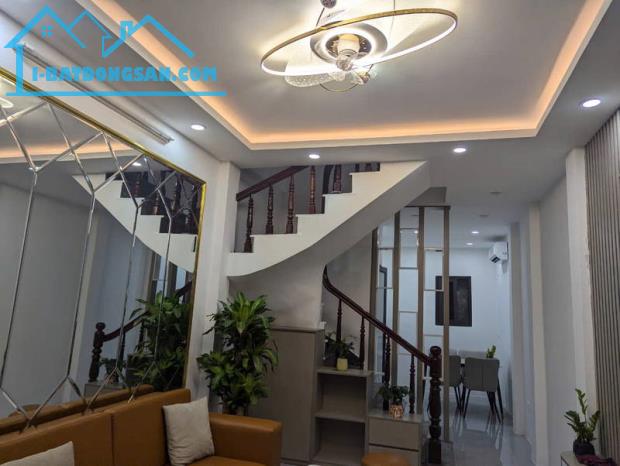 BÁN NHÀ LẠC LONG QUÂN, CẦU GIẤY, DT 30M TRUNG TÂM TÂY HỒ , NGÕ THÔNG , NHÀ ĐẸP DÂN XÂY , C - 2