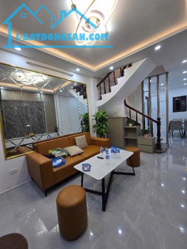 BÁN NHÀ LẠC LONG QUÂN, CẦU GIẤY, DT 30M TRUNG TÂM TÂY HỒ , NGÕ THÔNG , NHÀ ĐẸP DÂN XÂY , C - 1