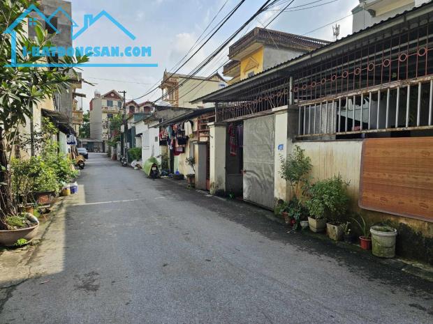 BÁN GẤP LÔ ĐẤT 40M² – MẶT TIỀN 7M – Ô TÔ 7 CHỖ VÀO TẬN NƠI – GIANG BIÊN, LONG BIÊN