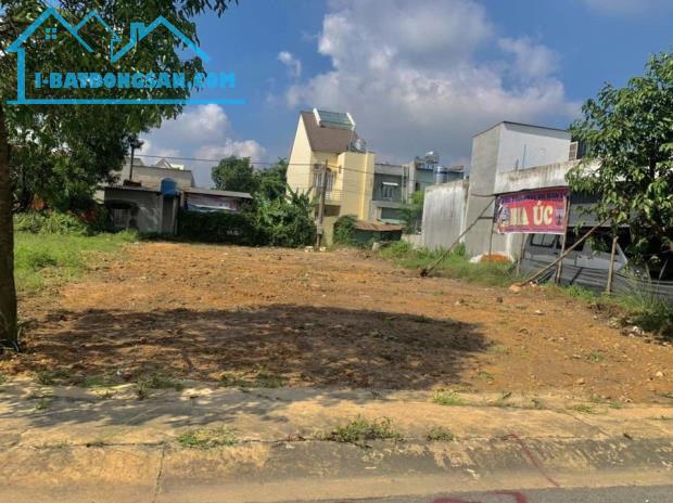 SANG LỖ NỀN ĐẤT 2.075M2 THỔ CƯ SHR, SÁT CHỢ, GIÁ 240 TRIỆU
