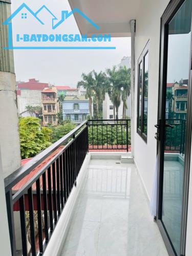 Nhỉnh 5 tỷ- kim mã- 30m2- 5 tầng - 3