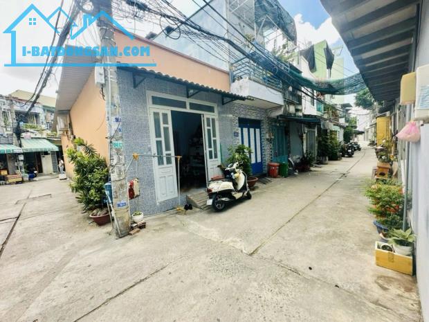Thật 100% ! Bán Nhà Đường Tân Hoà Đông, 4x16M, 3 Mặt Tiền, Hẻm 6M-5M-5M Thông.
