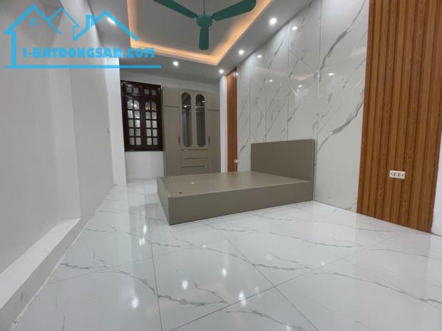bán nhà Thanh Xuân 200 Hoàng Văn Thái gần phố, ngõ rộng - 2