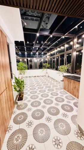 SIÊU HIẾM VỊ TRÍ VÀNG - HAI BƯỚC RA Ô TÔ TRÁNH - THOÁNG TRƯỚC SAU - THANG MÁY- DT:70 MÉT - 1
