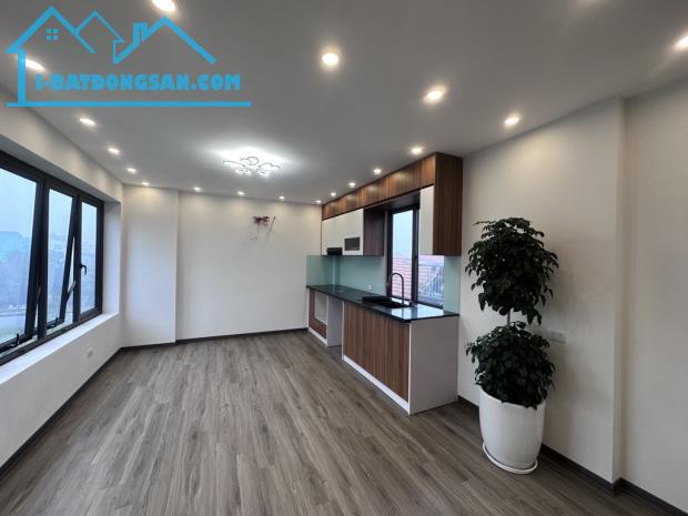 SIÊU HIẾM VỊ TRÍ VÀNG - HAI BƯỚC RA Ô TÔ TRÁNH - THOÁNG TRƯỚC SAU - THANG MÁY- DT:70 MÉT - 2