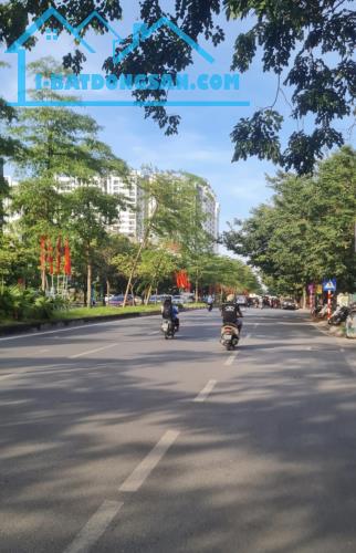 BÁN NHÀ-PHÚC ĐỒNG-LÔ GÓC-VUÔNG ĐẸP- KHU VỰC TRUNG TÂM- ĐA TIỆN ÍCH-Ở SƯỚNG-65M-6,05 TỶ - 3