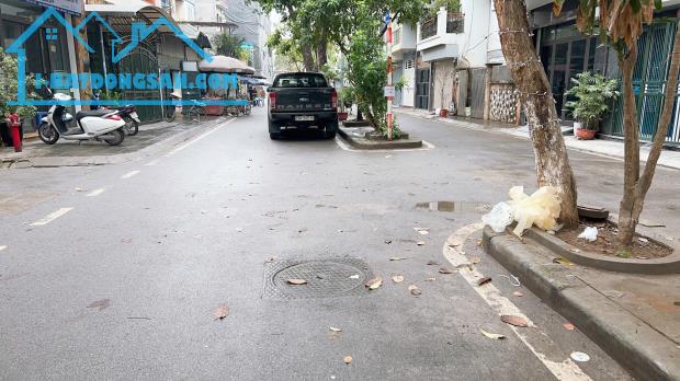NHÀ NGUYỄN VĂN CỪ 50M, 7T, MT4.5M, THANG MÁY, NGÕ TO HƠN PHỐ, 4 Ô TÔ TRÁNH, THÔNG TỨ PHÍA.