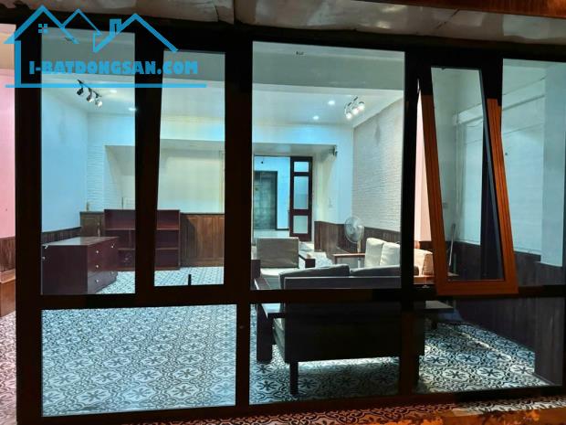 Tin hót bán nhà mặt phố Lâm Hạ dòng tiền 500 triệu/năm vỉa vè kinh doanh ô tô giá 43 tỷ.