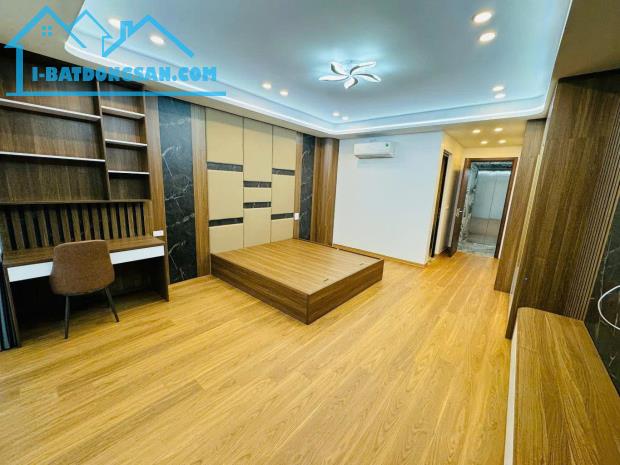 NHÀ GIA THỤY 50M, 7T, MT4.5M, THANG MÁY, NGÕ TO HƠN PHỐ, 4 Ô TÔ TRÁNH, THÔNG TỨ PHÍA.