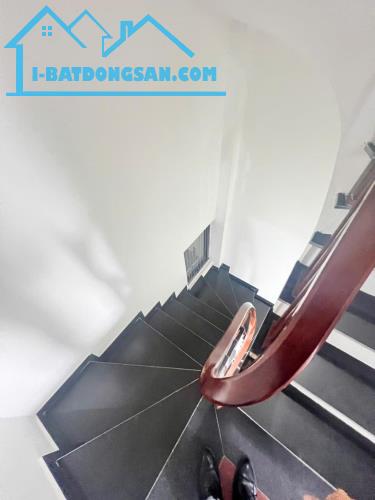 Bán nhà: Ngọc Hồi, 40m2, 5 tầng,tô đỗ cửa, lô góc, vị trí đẹp. cách bx Nước Ngầm 0.5km. - 1