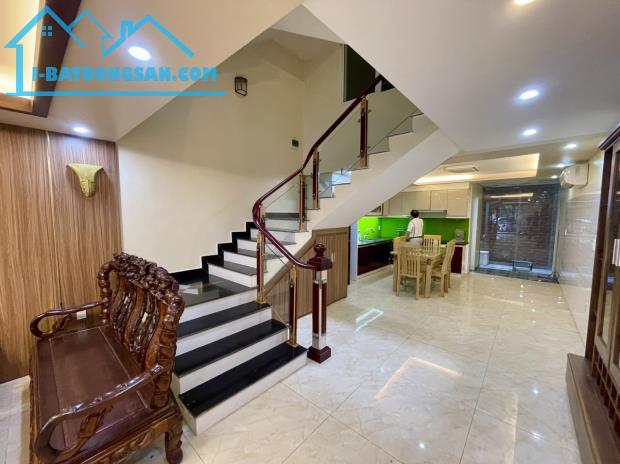 Cho thuê nhà khu phân lô Văn Cao, DT: 90m2, 4 p.ngủ. - 5