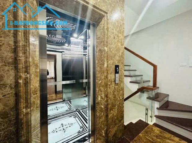 Bán NR mới 6 tầng THANG MÁY phố Văn Cao, 20m ra ô tô. Lh: 0829217877..