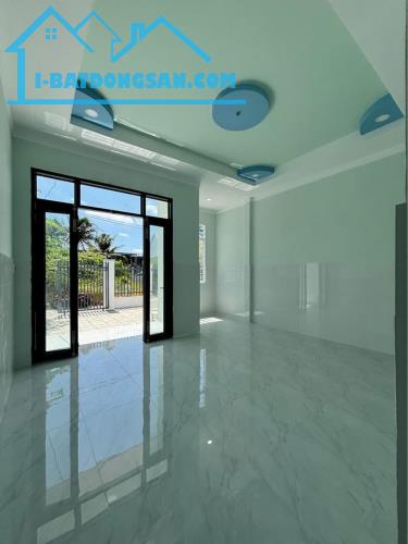 Nhà thành phố Bến Tre, 114m, thổ cư 100%, 2PN, 2WC đường 3m - 4