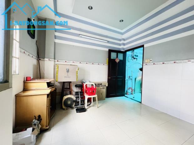 Bán nhà MTKD Lạc Long Quân nối dài, P3, Q11 dt 3.6x13, 5 Tầng chỉ 8 tỷ 2 tl