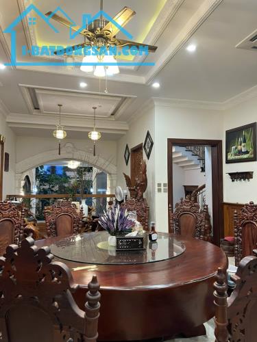 NHÀ BÈ - Bán nhà Villa ngay Thị trấn Nhà bè - Hầm để xe - 178m2 - 4 tầng - Giá 25 tỷ - 1