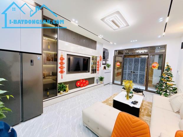 GIẢI PHÓNG – 44M², 5 TẦNG, NGÕ THÔNG, Ô TÔ CÁCH NHÀ 10M – KINH DOANH ONLINE TỐT Nhỉnh 7 Tỷ - 3