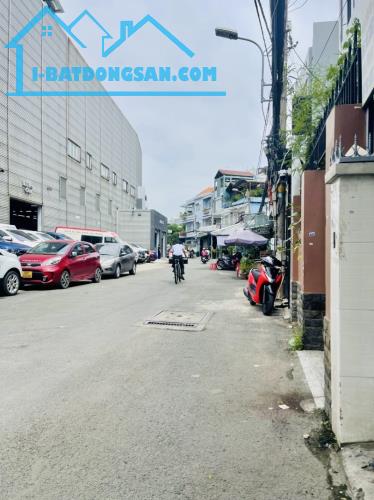 NHÀ HẺM XE TẢI THÔNG - GIÁP Q1- 4,1X14,2 - VUÔNG A4 - 3 TẦNG, 1 CĂN RA MẶT TIỀN - 8.18 TỶ - 5