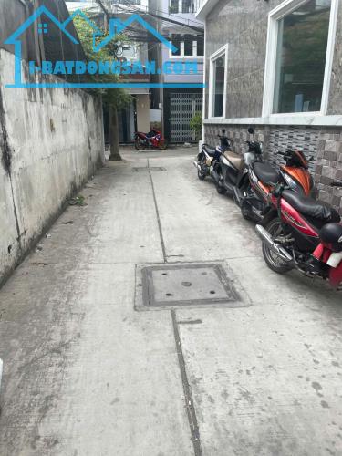 (CỰC HIẾM) BÁN GẤP NHÀ DT 30m2,MT 6m,HẺM XE HƠI - TẠI ĐƯỜNG CMT8-Q3 - GIÁ CHỈ 5,3 TỶ - 3
