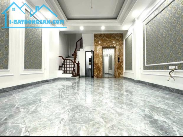 SIÊU RẺ - NGỌC THUỴ - 43,5m - GARA- THANG MÁY- GẦN Ô TÔ TRÁNH- CHỈ 9,3 TỶ - 3
