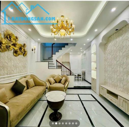 SIÊU RẺ - NGỌC THUỴ - 43,5m - GARA- THANG MÁY- GẦN Ô TÔ TRÁNH- CHỈ 9,3 TỶ - 1