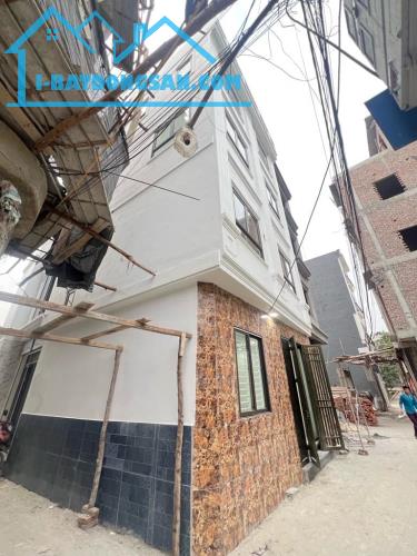 Nhà Hoài Đức – 35m2 , Ô Tô Đỗ Cửa, Giá Chỉ 4,15 Tỷ