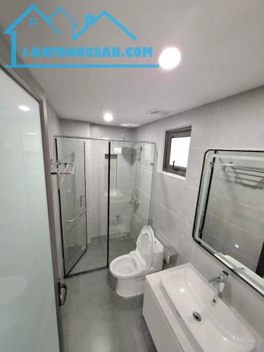 Nhà 6T thang máy Phố Trạm 40m2, lô góc, ôtô cách 20m, 10 tỷ Long Biên