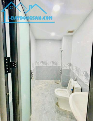 Bán nhà Âu Dương Lân, P.3, Q.8, DT: 66m2, hai lầu, giá 6 tỷ 69.