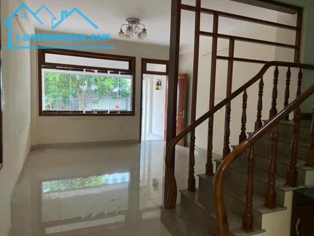 Bán căn nhà mặt tiền 3 tầng khu đô thị chí Linh p10 DT: 72m2 giá 8 tỷ - 2